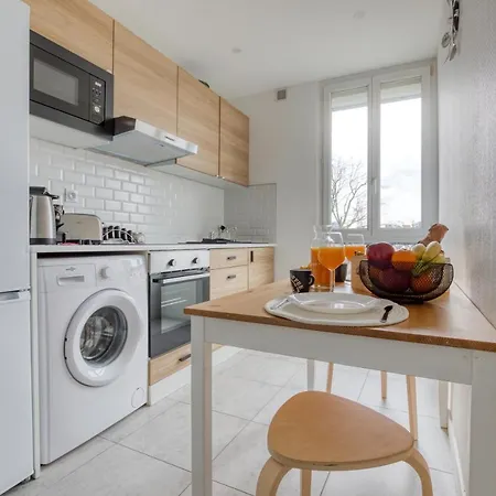 Apartment Metro 7 - Gare C - Parking Private- Easy Check-in