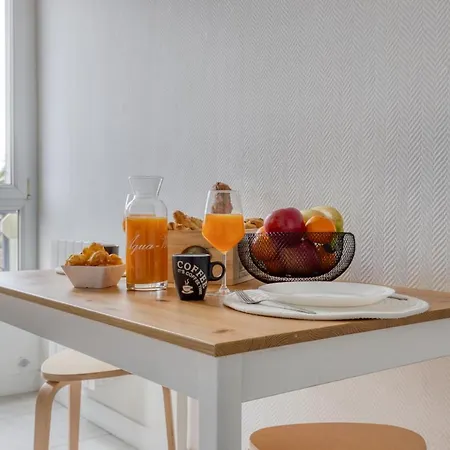 Metro 7 - Gare C - Parking Private- Easy Check-in Apartment *