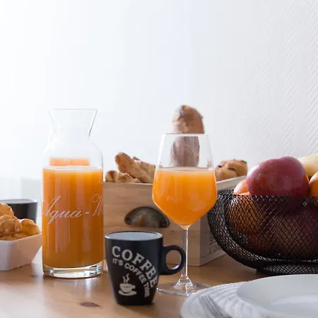 Apartment Metro 7 - Gare C - Parking Private- Easy Check-in